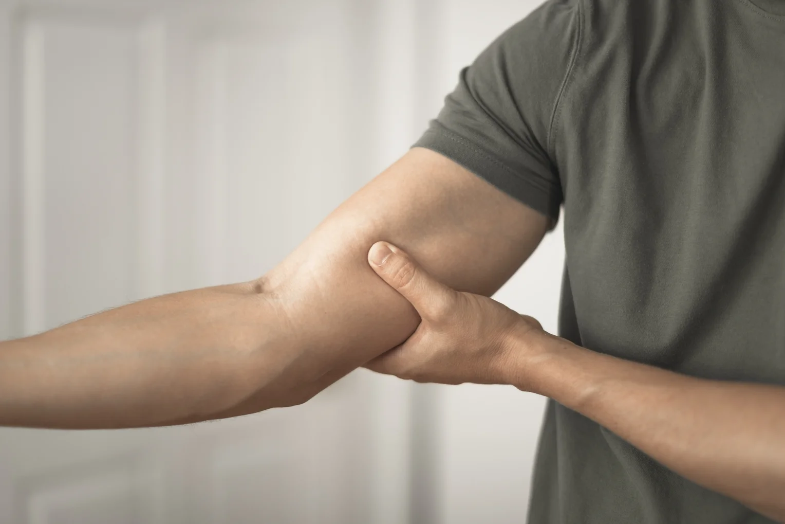 Distal Biceps Tendonitis & Rupture Treatment in Coachella Valley